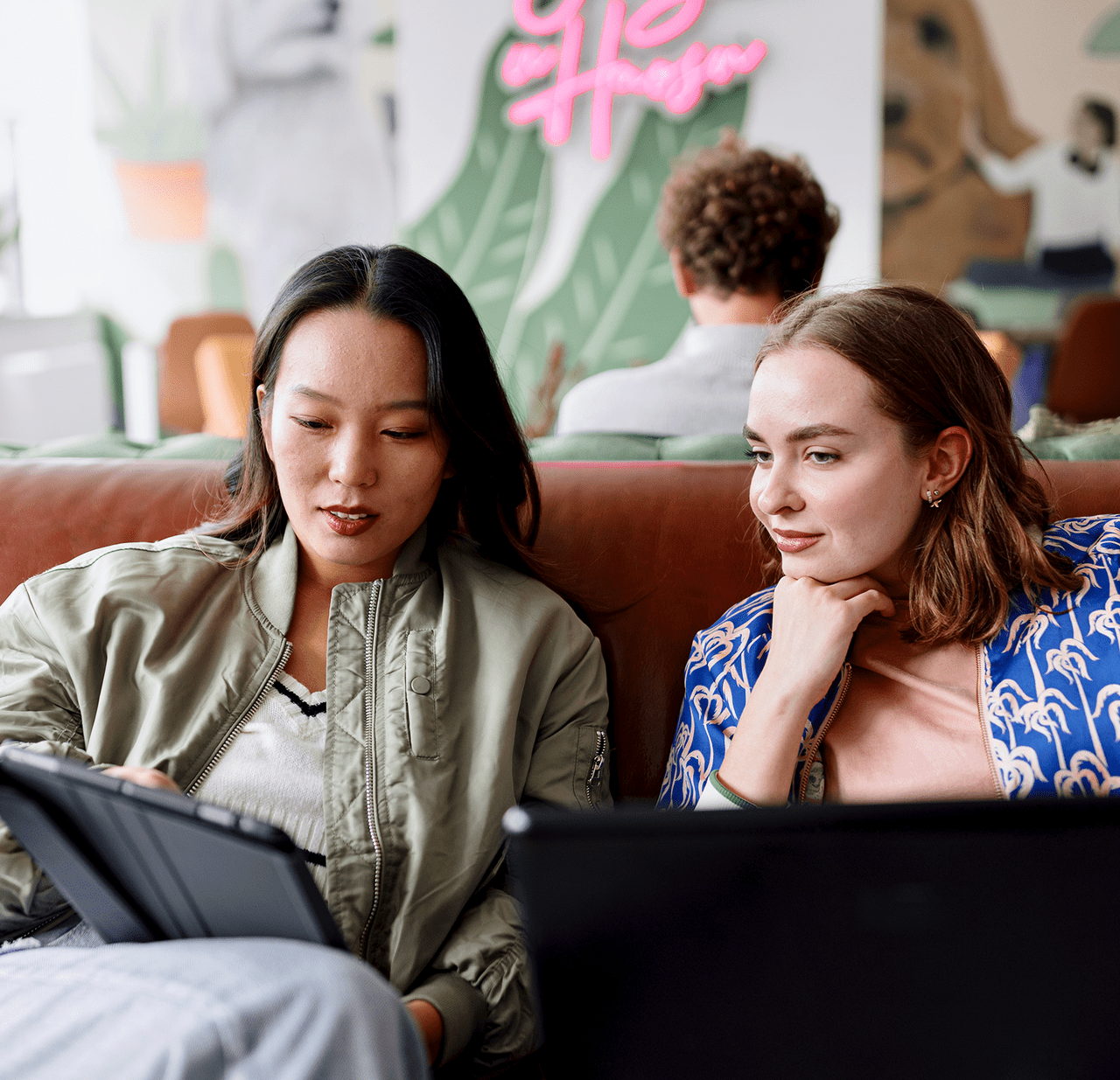 two women working in a cafe